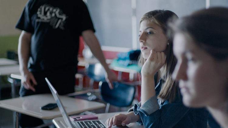 CodeGirl, el documental de las jóvenes que cambian el mundo mediante la computación 3