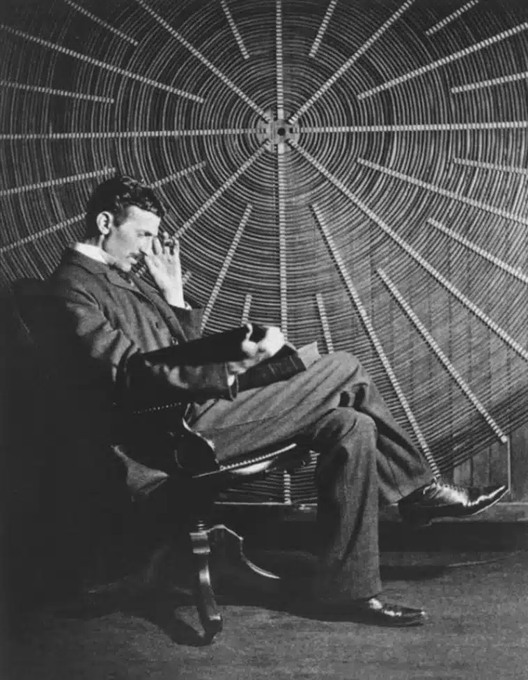 Infografía y fotografías que te muestran los secretos del misterioso genio Nikola Tesla (breve biografia) 10