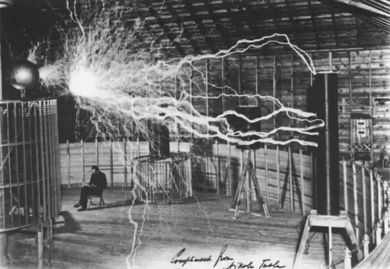 Infografía y fotografías que te muestran los secretos del misterioso genio Nikola Tesla (breve biografia) 11