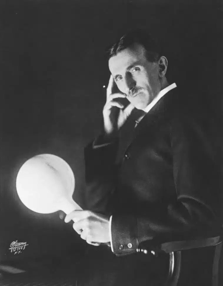 Infografía y fotografías que te muestran los secretos del misterioso genio Nikola Tesla (breve biografia) 4