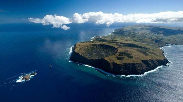 La Isla de Pascua es una de las tierras insulares habitadas más aisladas del mundo Fuente: http://imaginaisladepascua.com/