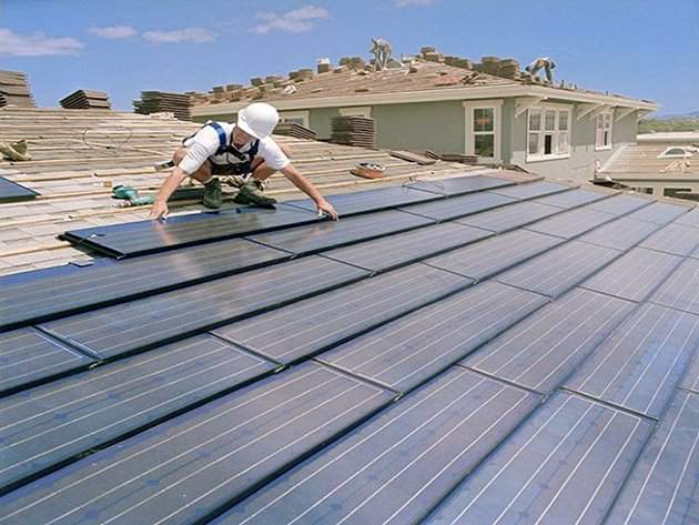 Instalación de tejas solares