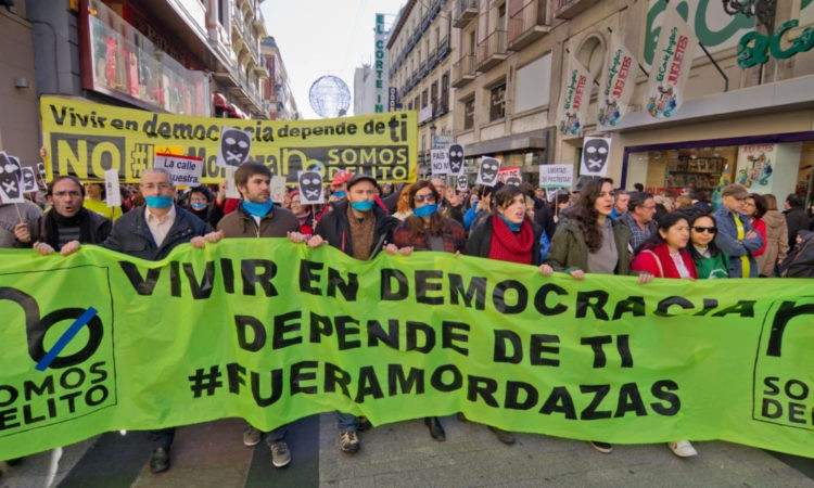 Manifestación_contra_la_Ley_Mordaza_en_Madrid_20-12-2014_-_10 3