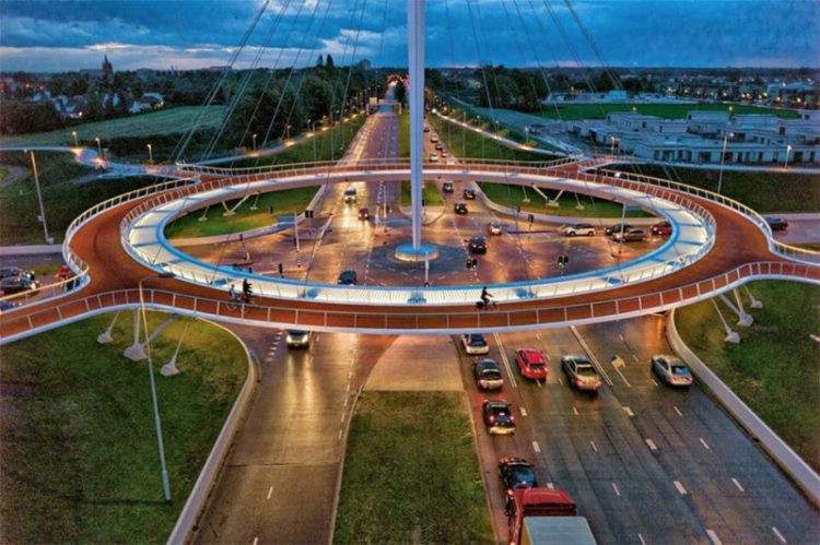 La famosa rotonda flotante para ciclistas en Eindhoven. 1