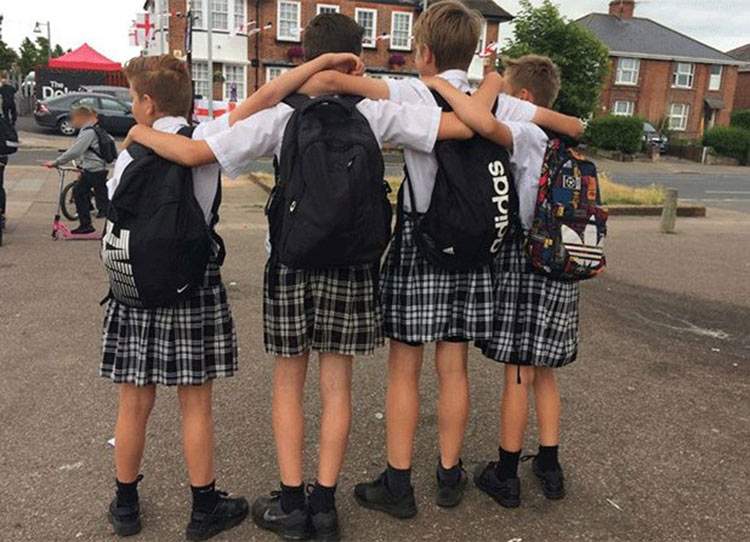 Estos estudiantes se ponen de acuerdo para ir en falda al colegio ante la prohibición de usar shorts 1