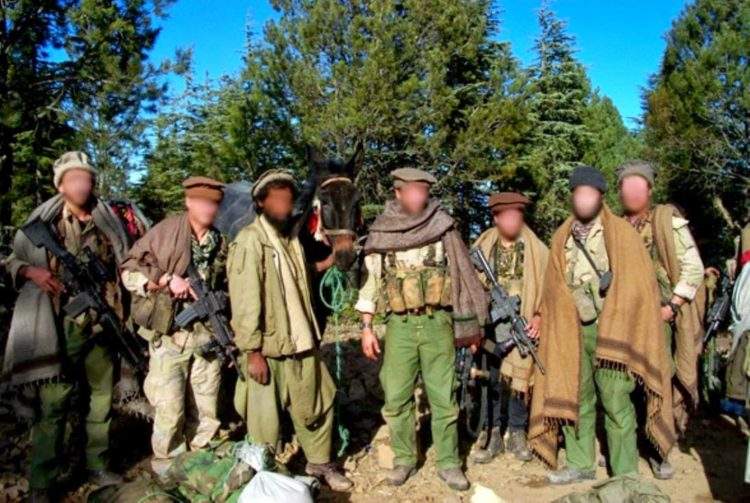 Delta_force_GIs_disguised_as_Afghan_civilians,_November_2001_C 3