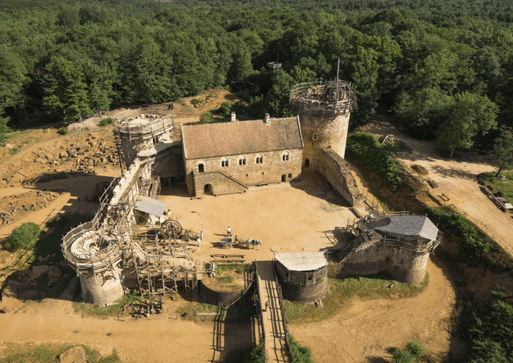 20 años para construir un castillo medieval con técnicas de la época. ¡Increíble! 1