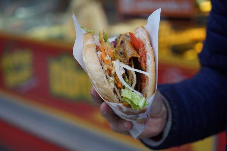 La Eurocámara se opone a un componente esencial de la carne de los kebab. ¿Sobrevivirán sin fosfatos? 1