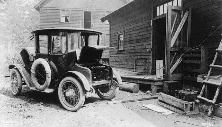 Los primeros vehículos eléctricos ya circulaban en 1880. ¿Por qué no se extendió su uso antes? 1