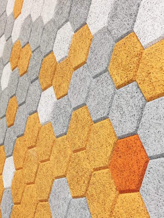 Innovadores azulejos sostenibles hechos de “lana de madera” y que absorben el ruido de las paredes 4