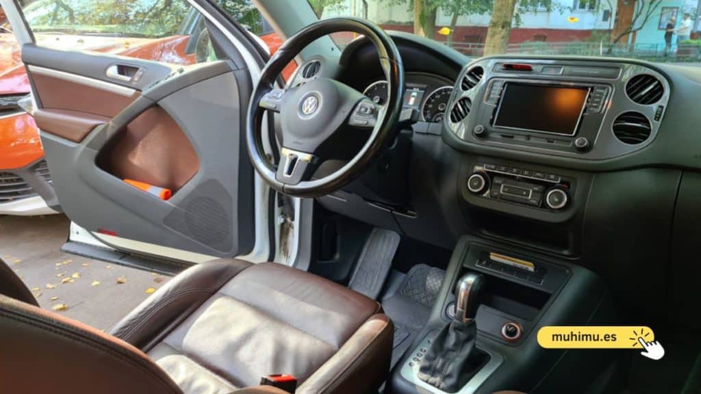 Dirección y volante Volkswagen Tiguan. 
